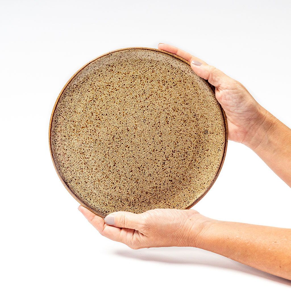 DUO_PRATO_DE_SOBREMESA_MOON_DOURADO_3_ALUGUEL_CERAMICA_ARTESANAL_EVENTOS_LOUÇA_PARA_ALUGUEL_MESA_POSTA