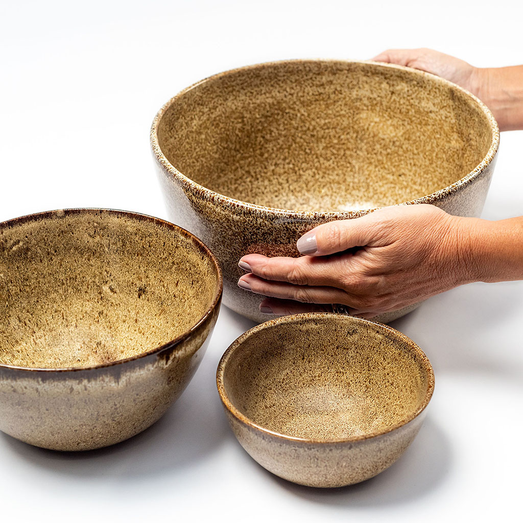 DUO_SALADEIRA_MOON_G_DOURADO_1_ALUGUEL_CERAMICA_ARTESANAL_EVENTOS_LOUÇA_PARA_ALUGUEL_MESA_POSTA