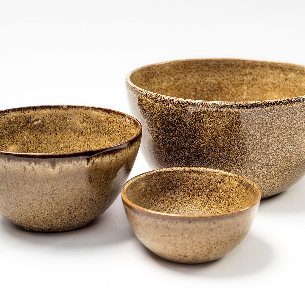 DUO_SALADEIRA_MOON_G_DOURADO_4_ALUGUEL_CERAMICA_ARTESANAL_EVENTOS_LOUÇA_PARA_ALUGUEL_MESA_POSTA