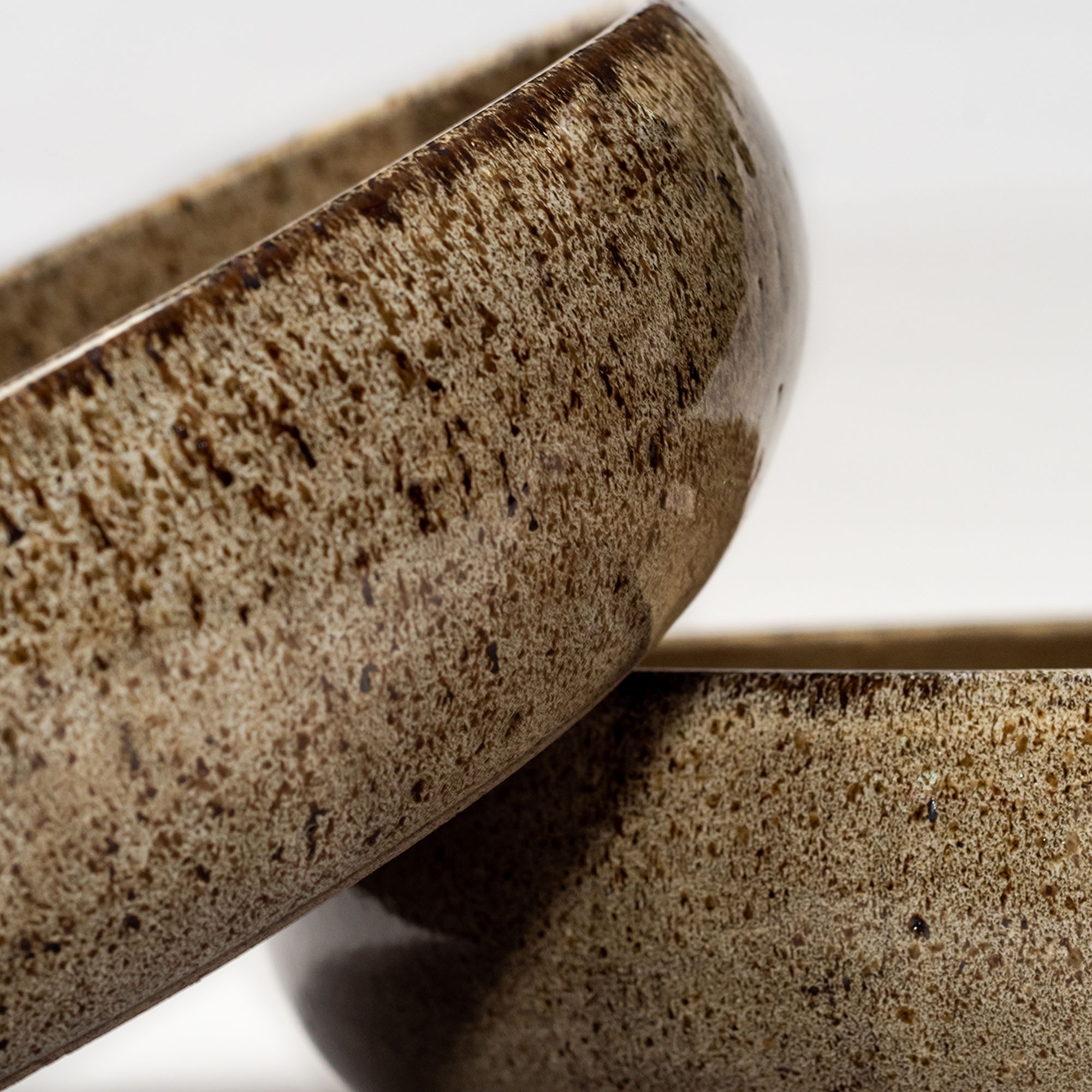 DUO_TRAVESSA_ALTA_MOON_GG_DOURADO_4_ALUGUEL_CERAMICA_ARTESANAL_EVENTOS_LOUÇA_PARA_ALUGUEL_MESA_POSTA